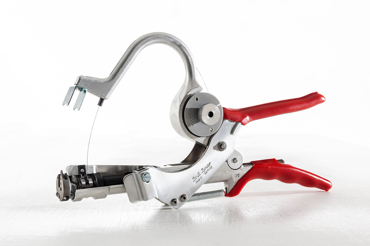 Tying tool